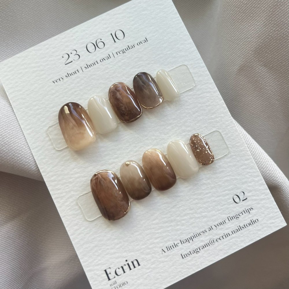 Latté press-on nail set by écrin nail studio