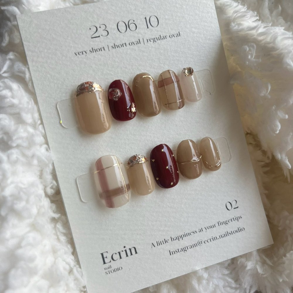 Walnut press-on nail set by écrin nail studio