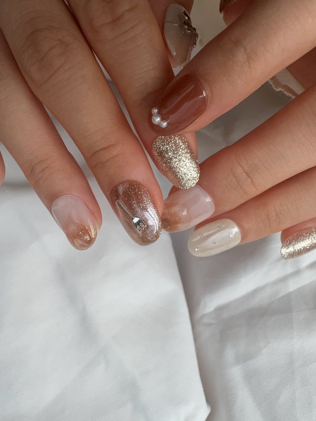 Caramel Treat press-on nail set by écrin nail studio